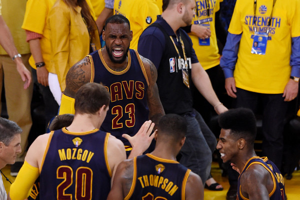 LeBron salva a los Cavaliers; Curry vive una pesadilla con 'Delly'
