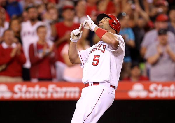 Pujols y los Angelinos siguen en lucha por playoffs; Astros ganan
