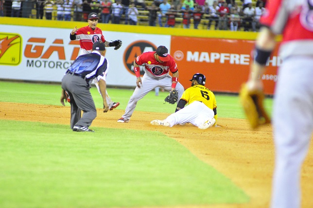 Estrellas vencen a los Tigres y Escogido continuan dominio sobre Aguilas