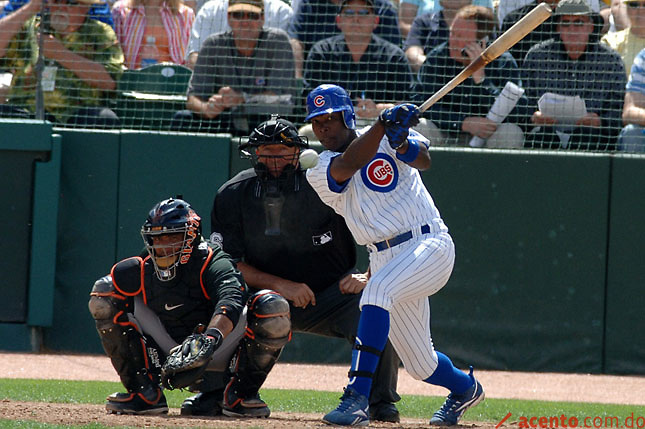 Alfonso Soriano lidera el ataque de los Cachorros que ganan