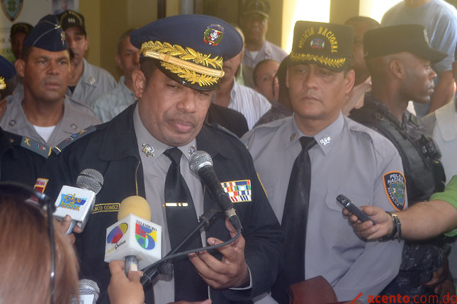 Gobierno entrega a la Policía Nacional ocho camiones para labores preventivas