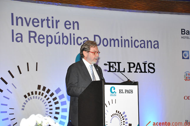 Cebrián afirma que la regulación de empleos de El País es una medida 