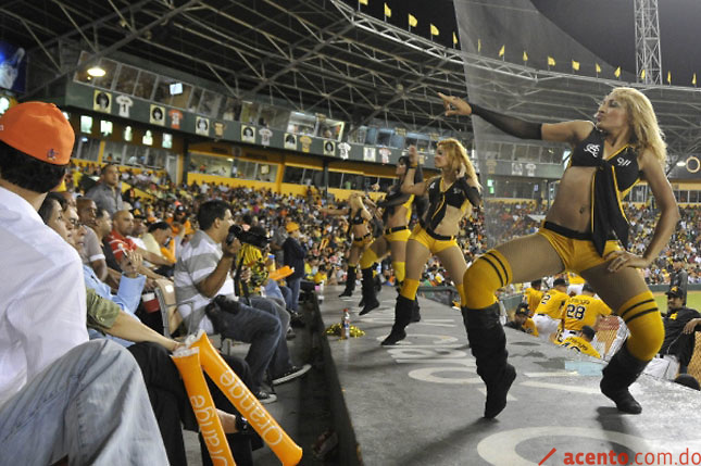 Las Águilas vapulean a los Leones y asumen liderato torneo en solitario