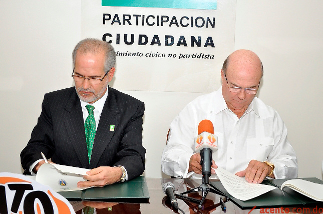 Hipólito firma Protocolo por la Transparencia y la Institucionalidad