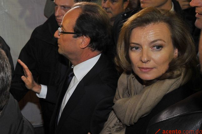 Hollande evita criticar a su pareja y dice que 