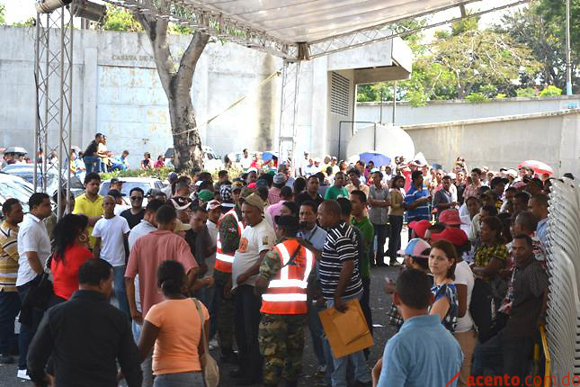 Elecciones 2012: Conato de violencia en centro de votación en Los Mina