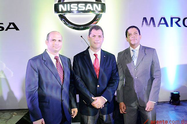Nissan lanza sus nuevos modelos March y Versa 2013