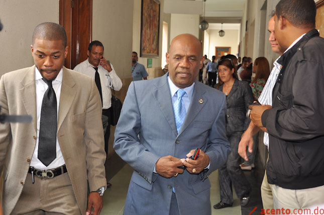 Juez pone a circular obra sobre Tribunal Constitucional Dominicano