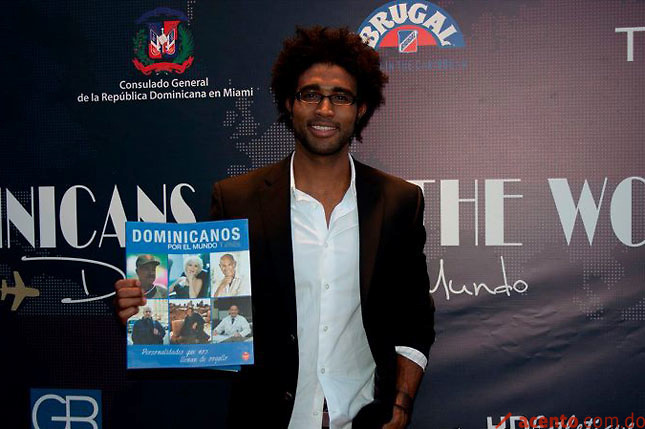 Actor dominicano Aneudy Lara triunfa en su carrera musical en Miami