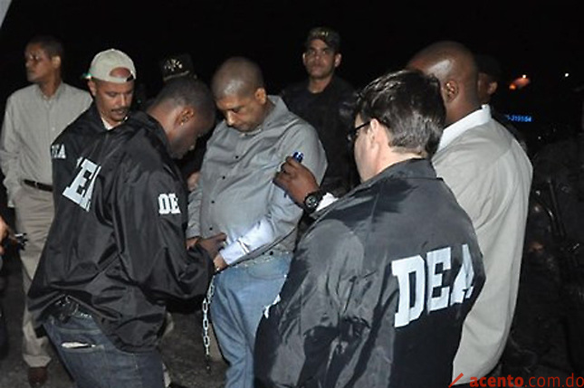 DEA tiene fotos, vídeos y diálogos de Toño Leña con 2 jefotes de RD