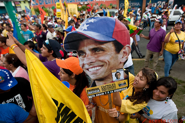 Capriles hace los últimos llamados a votar entre críticas a Maduro