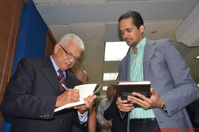 Miguel Guerrero ofrece un libro gratis a través de Acento.com.do