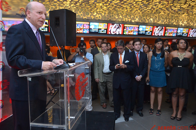 Caribbean Cinemas inaugura el primer cine con salas 100% digital