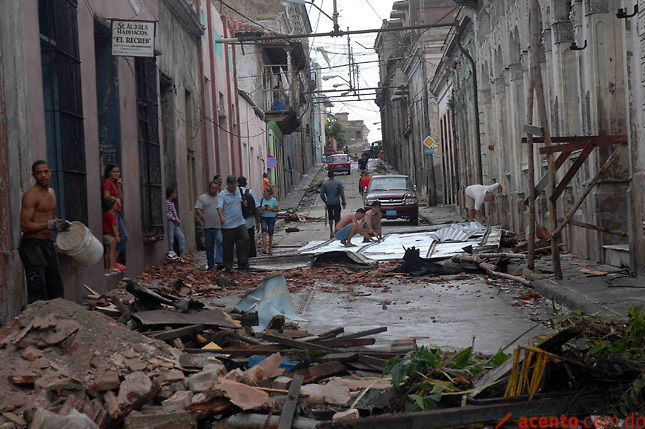 Dos fallecidos en derrumbe de un edificio en La Habana por fuertes lluvias
