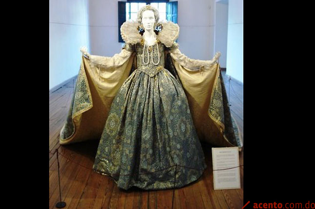La España del siglo XVI dio origen al corsé y al calzado femenino elevado