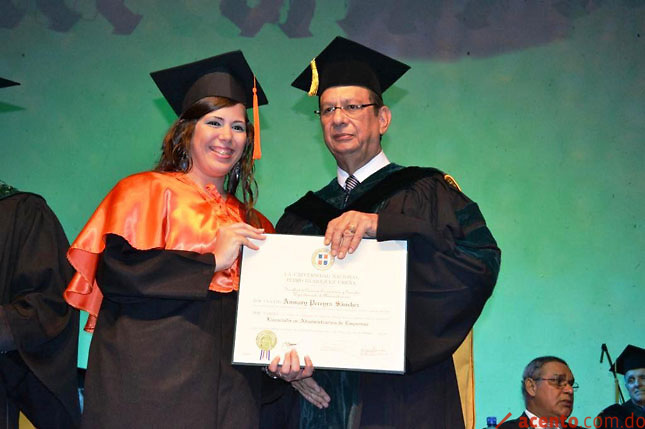 La UNPHU gradúa 320 profesionales con títulos de grado y postgrado