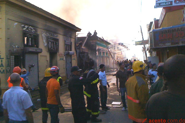 Fuego destruye más de 15 negocios en San Francisco de Macorís