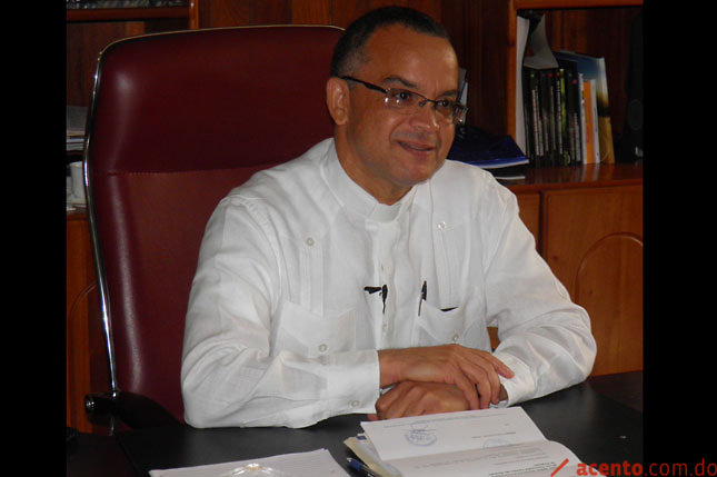 Rector UCNE anuncia proyectos para el presente año 2013