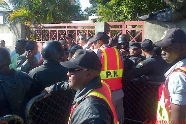 Tensión en PRD: Restringen la entrada a los dirigentes y a las bases