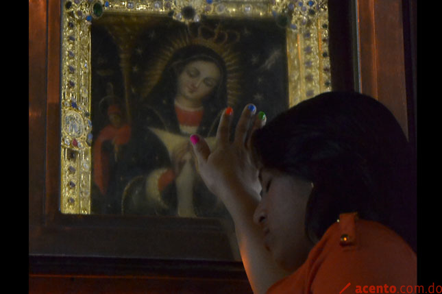 Adoración altagraciana: peregrinaciones, promesas y salves