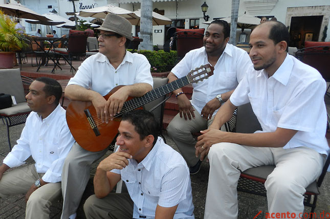 Grupo Faena para enamorados en Faces Dance Club