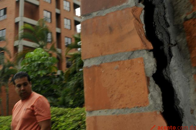 Quince heridos y 1.896 viviendas averiadas dejó sismo 6,9 grados en Colombia