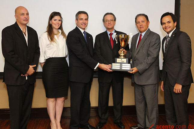 Banco Popular y GCS Systems reciben la Copa Young Marketers