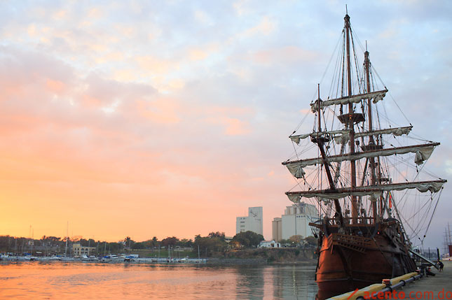 Galeón de La Constitución arriba al Puerto de Santo Domingo