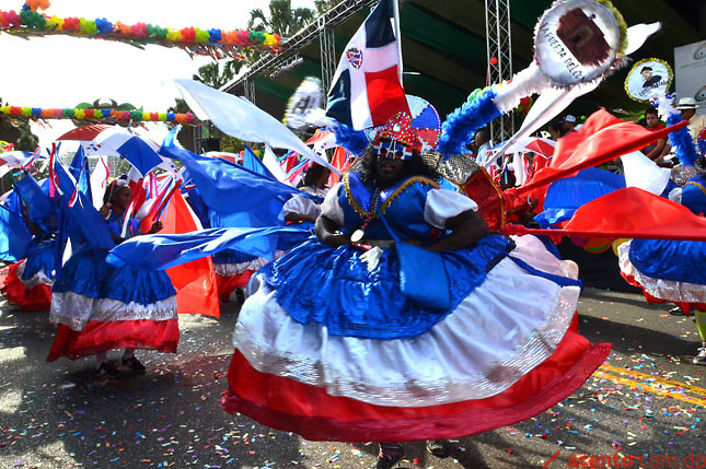 Alegría, pasión y meses de esfuerzo se encumbran en Desfile Nacional de Carnaval