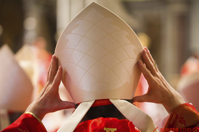 Fumata blanca indica iglesia católica ya tiene un nuevo papa