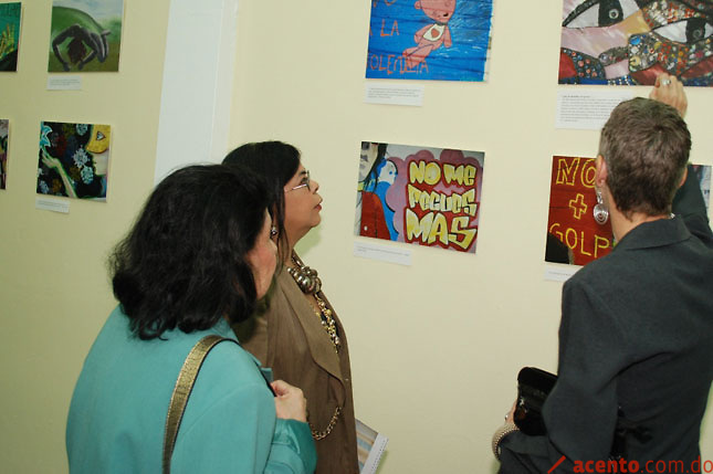 Embajada EEUU y el CCDA inauguran exposición fotográfica en Santiago