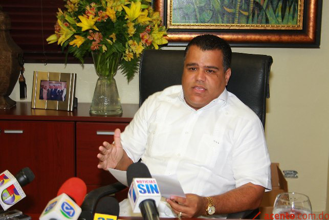 Senador Tommy Galán propone anular el contrato de los rayos X