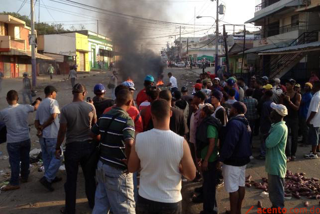Los “padres de familia” del mercado Hospedaje Yaque imponen su propia ley