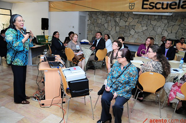 Plan de Alfabateización: Núcleos de Aprendizaje alfabetizan a 130 mil adultos