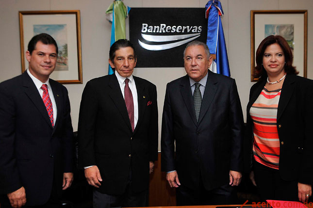 Banreservas y Santo Domingo Motors celebran alianza