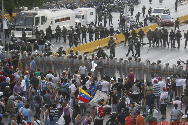 Latinoamérica apoya a Maduro EEUU, IS y OEA quieren recuento de votos