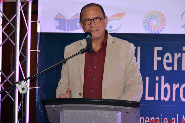 Ministro de Cultura define Feria del Libro como un espacio de libertad, diálogo y paz