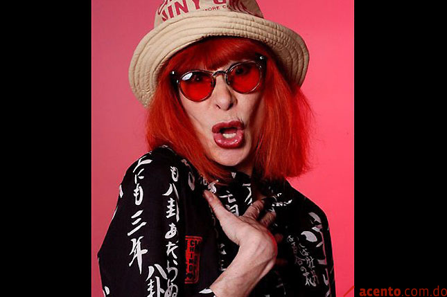 Multan a la rockera brasileña Rita Lee por insultar a policías en concierto