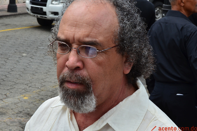 Padre Rogelio Cruz llama 