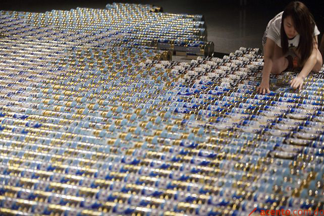Ai Weiwei recrea mapa chino con latas de leche para denunciar intoxicaciones