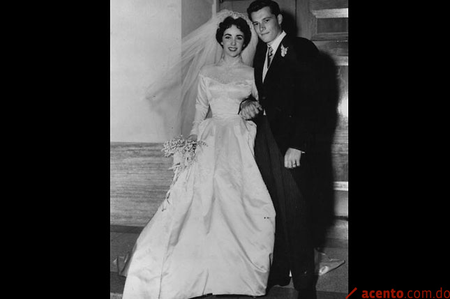 El vestido de novia de Liz Taylor lidera subasta de cultura pop en Londres