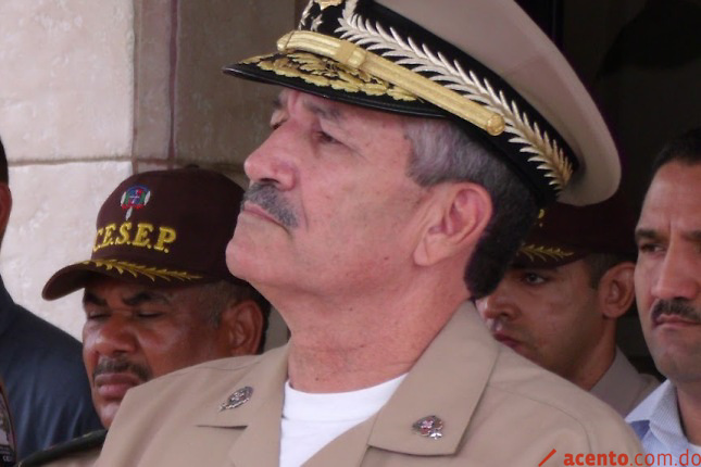 El general fue retirado en 2002, pero siguió activo y fue condecorado..
