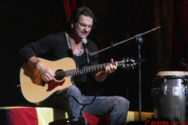 Ricardo Arjona hizo vibrar Altos de Chavón con un concierto mágico