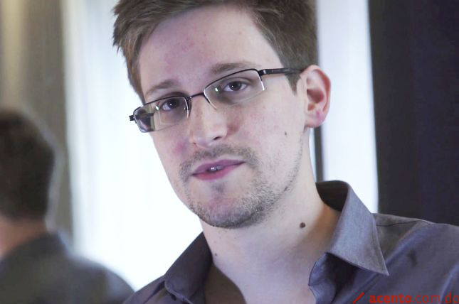 Snowden busca asilo en Rusia, y Julian Assange le aconseja que lo pida en Latinoamérica