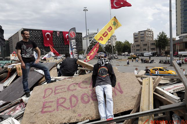Gobierno turco amenaza con emplear el ejército para acabar protesta
