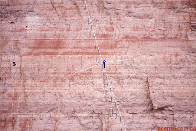 Nik Wallenda logra hazaña de cruzar garganta en Gran Cañón del Colorado