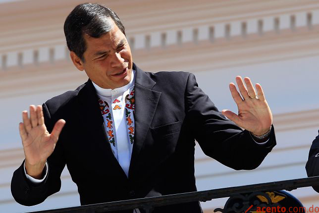 Ecuador analiza si concede asilo al hombre que filtró datos secretos de EEUU