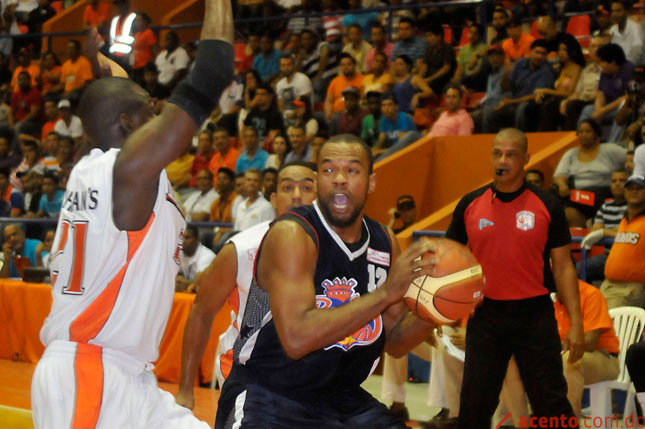 Reales vencen a los Indios en juego inaugural LNB
