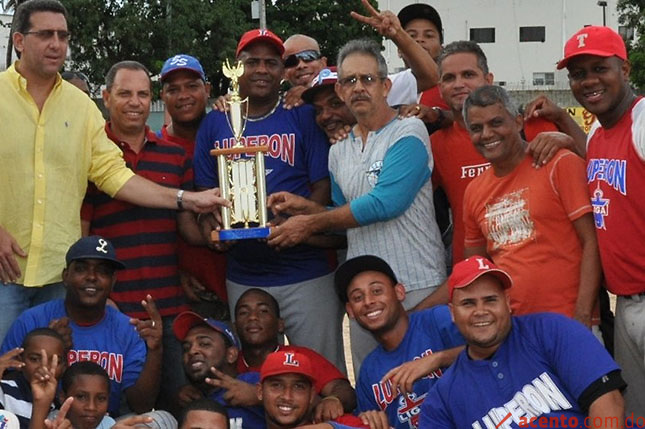 Luperón campeón V torneo softbol molinete barrial