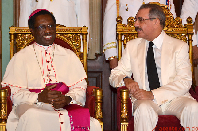 Nuevo nuncio presenta credenciales ante presidente Danilo Medina